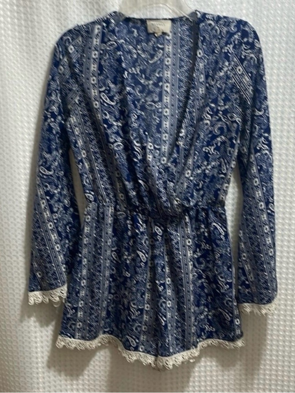 Everly Long Sleeve Romper Blue And White Paisley Size Small